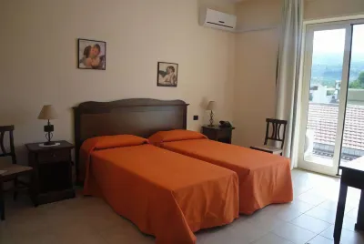 Fiumefreddo Hotel فنادق في بيديمونتي إتنيو