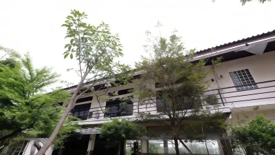 RedDoorz Sripiamsuk Resort Bangkok Hotels near Saint Mark the Evangelist Catholic Church