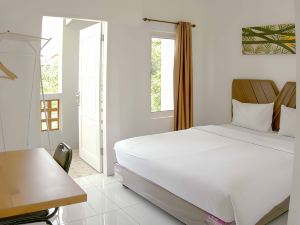 Kamojo Guest House Near Jalan Dr Mansyur Mitra RedDoorz