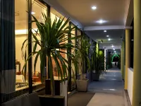 Roomies Suites