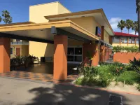 Howard Johnson by Wyndham San Diego Sea World Hotels in San Diego