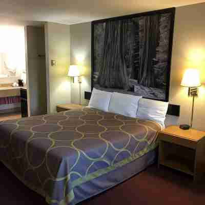 Super 8 by Wyndham Crescent City Rooms