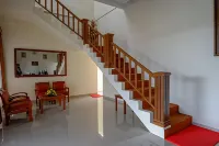 RedDoorz Near Stadion 45 Karanganyar Hotels in Karanganyar