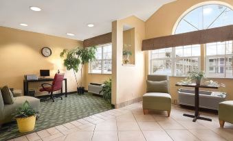 Days Inn & Suites by Wyndham Lafayette IN