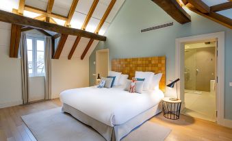 3. Hotel de..