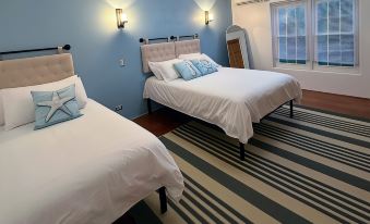 a room with two beds , one on the left side and the other on the right side of the room at Seven Arches