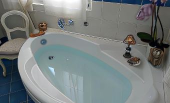 Message in a Bottle Bed & Breakfast - Housity