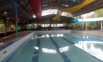 Nipa Hut Resort - Housity