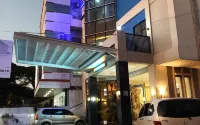 Hotel Femina Hotels in Padang