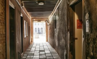 Palazzo Lion Morosini - Check in Presso Locanda Ai Santi Apostoli