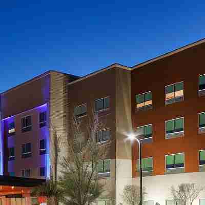 Holiday Inn Express & Suites Edinburg-Mcallen Area Hotel Exterior