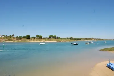 T1 Wifi, Balcony with BBQ, Air Con. 8Min Walk from the "Marginal of Cabanas"