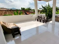 Urbanview Hotel Betego Syariah Enggal by RedDoorz Hotels in Engal