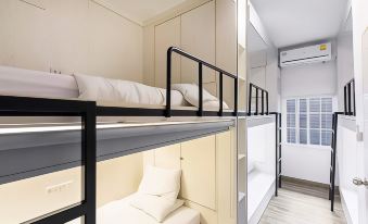 Comfy Crib Hostel