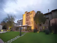 Boutique Hotel Al Grappolo d'Oro فنادق في Deruta