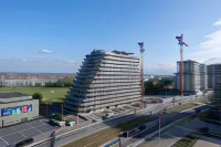 Seaview Apartment on the Beach - Free Parking!