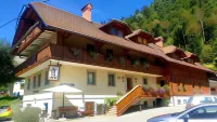 Rooms & Apartments Pr Matjon Hotels in Selo pri Bledu