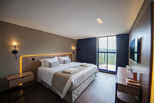 Pinot Hotel - parking