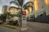Ibis Guadalajara Expo Отели рядом с достопримечательностью «Университет Гвадалахара»
