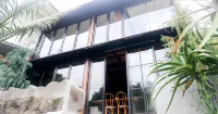 Villa Wfh Honeymoon at Puncak by Sakala Home Hotel di Desa Cipanas
