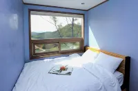 Yeongwol Cube Zone Camping Pension Hotel di Yeongwol