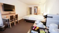 Hotel Waldhalle Hotels in Breitenfelde