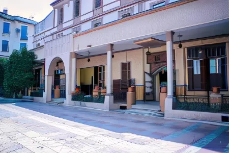 Hotel Saint Georges Tunis Отели рядом с достопримечательностью «Католический собор святого Викентия де Поля»