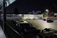 Tiki Lodge Motel - Motels