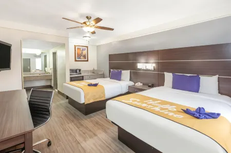 Days Inn & Suites by Wyndham NASA Space Center Houston