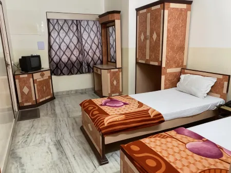 Hotel Mayur Отели рядом с достопримечательностью «Ajodhya Hills»