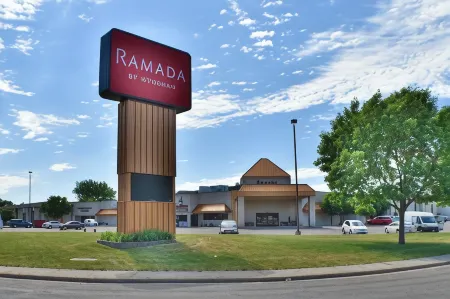 Ramada by Wyndham Sioux Falls Airport-Waterpark & Event Ctr