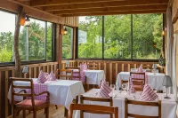 L'Arbre à Cabane Hotels in Gevigney-et-Mercey