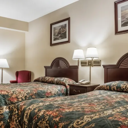 Econo Lodge Inn & Suites North Syracuse Airport