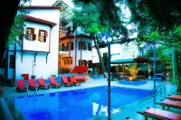 Kaliptus Hotel - piscina
