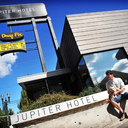 Jupiter Hotel