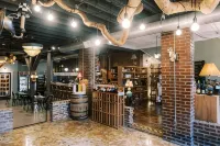 The NuWray Hotel & Carriage House Hotels in Burnsville