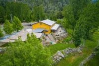 Strawhouse Resorts Hotels in Junction City