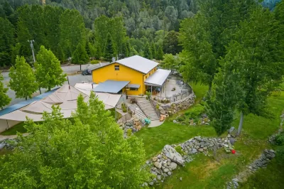 Strawhouse Resorts