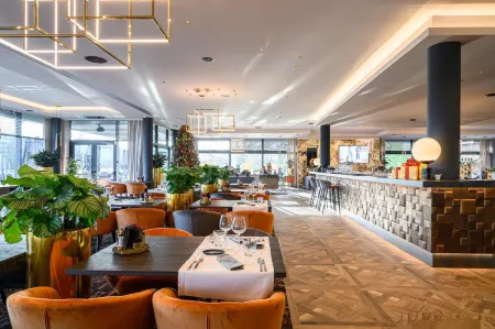 Hotel Restaurant Van der Valk Nivelles-Sud Отели в г. Женап