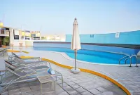 Sunday Hotel Holiday International Dubai - Yüzme Havuzu