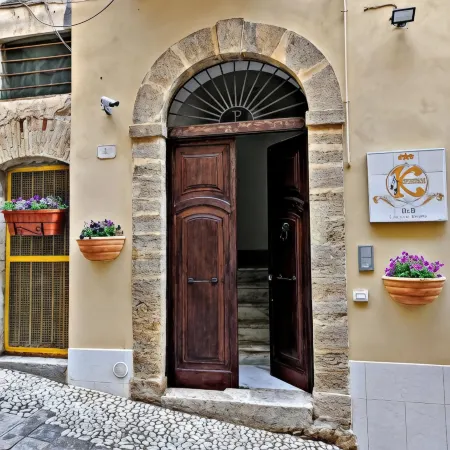 Kèramos Luxury Rooms Отели рядом с достопримечательностью «Casa Museo Del Sapone»