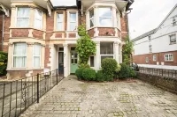 OYO Lina Guest House Hotels in Elsfield