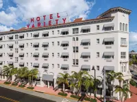 Global Luxury Suites at the Apex Miami Hotels near 1111