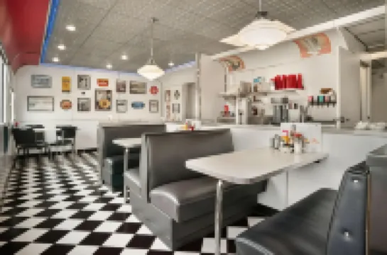 แทรเวิลลอดจ์ บายวินด์แฮม ไชแอนน์