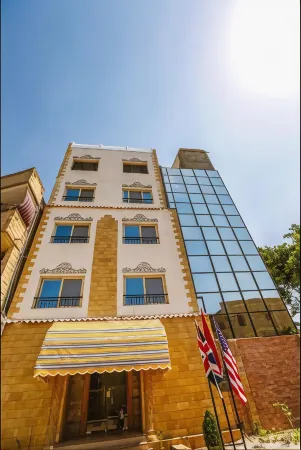 Jimmy Pyramids Hotel