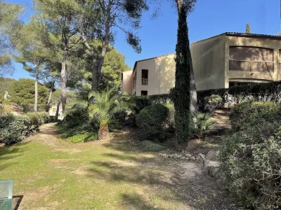 Logement de Vacances, Avec Piscine et mer Le port de Sanary sur mer 주변 호텔