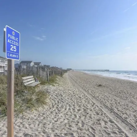 Classic Beach Cottage on Oceanside of Wrightsville Beach-Upper Unit