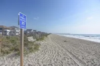 Classic Beach Cottage on Oceanside of Wrightsville Beach-Upper Unit