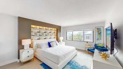 Entire Building, Sundeck with Ocean view, Private Access to Beach & 500ft to the Village Hotels near Crescent Beach