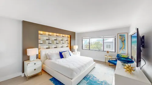 Entire Building, Sundeck with Ocean view, Private Access to Beach & 500ft to the Village